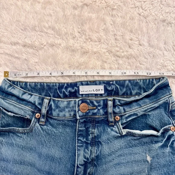 LOFT size 2 | 26 High Waisted Straight Leg Jeans | Distressed Knee - Picture 3 of 7